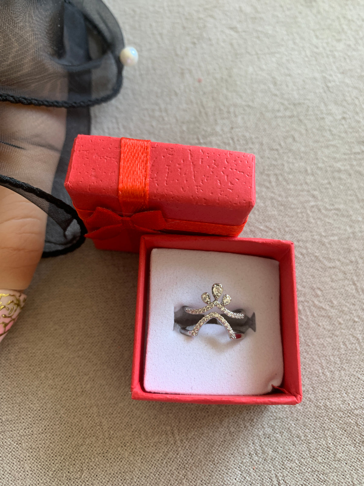Bague bout de doigt couronne à strass argentée