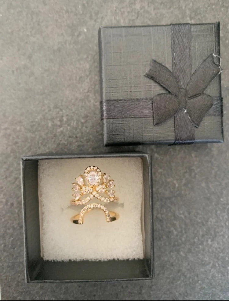 Bague bout de doigt diadème à strass dorée