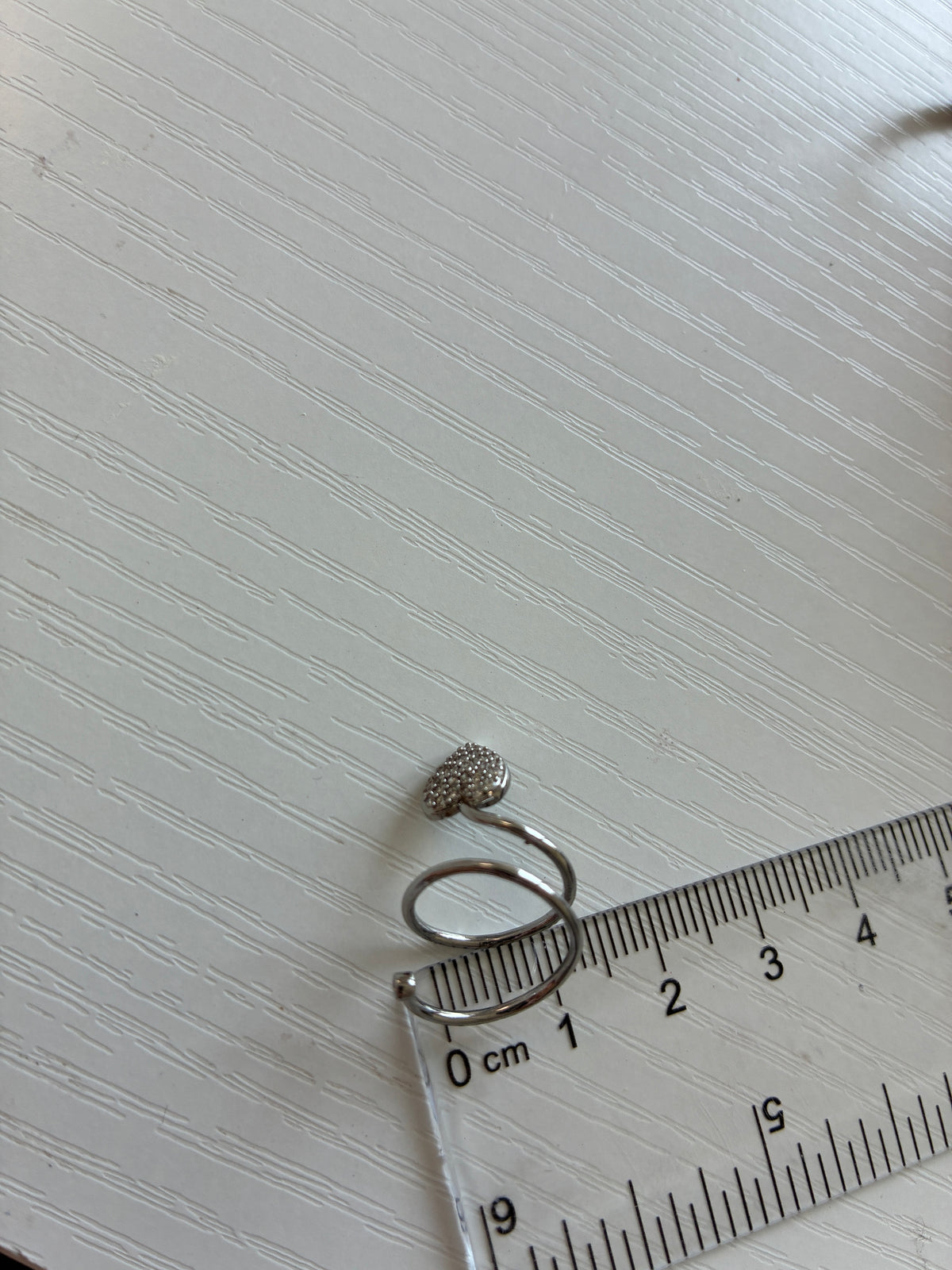 Bague d’ongle Cœur argentée à strass – Ajustable