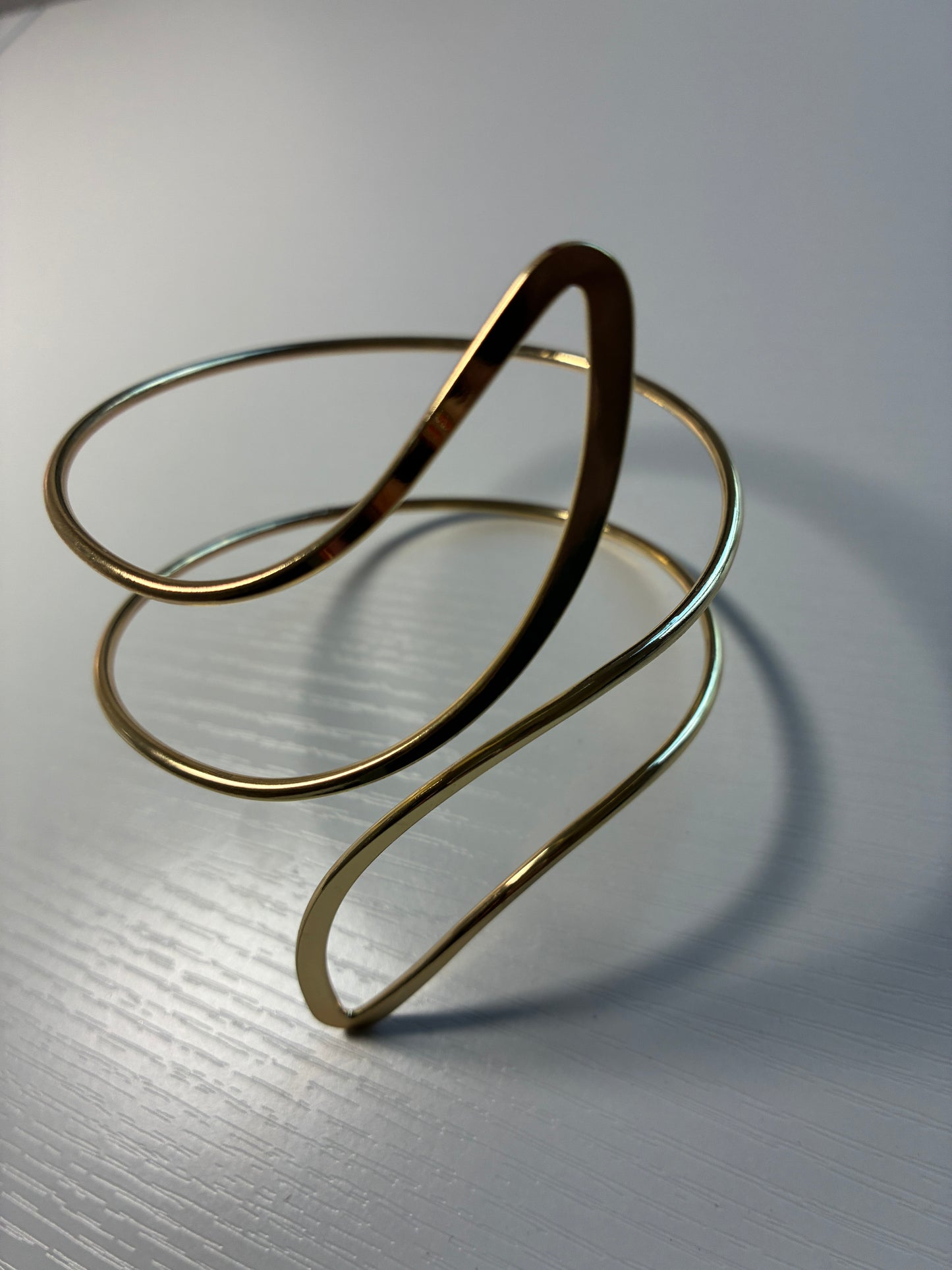 Bracelet de bras ondulé – Doré