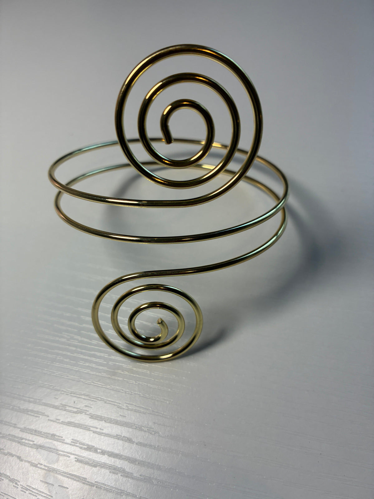 Bracelet de bras double spirale doré – Ajustable