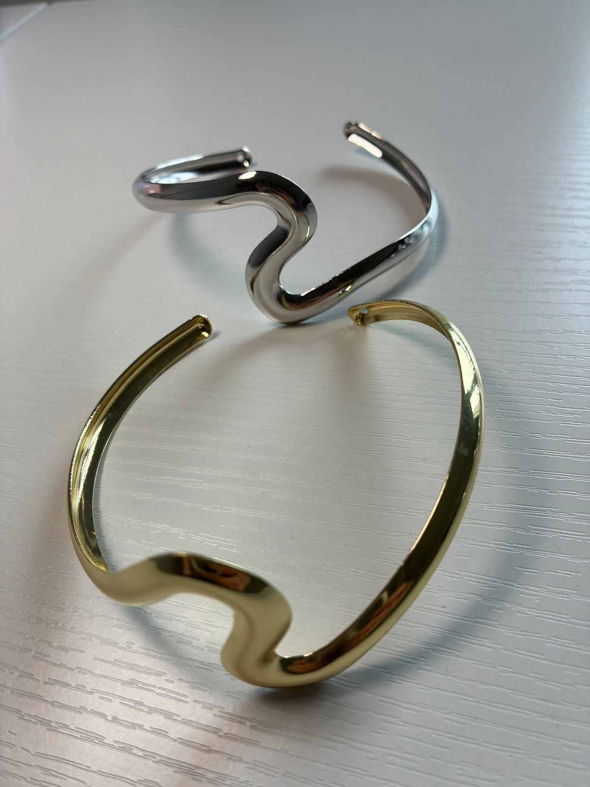 Duo de bracelets de bras Ondulation – Doré & Argenté