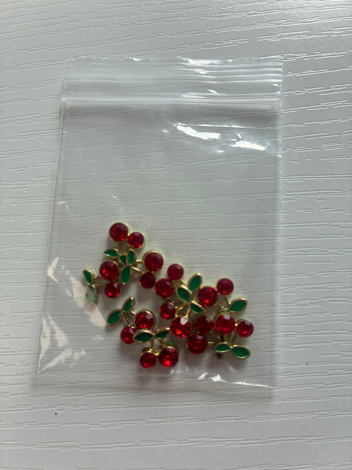 Bijoux d’ongles 3D – Cerises rouges avec strass – Lot de 10