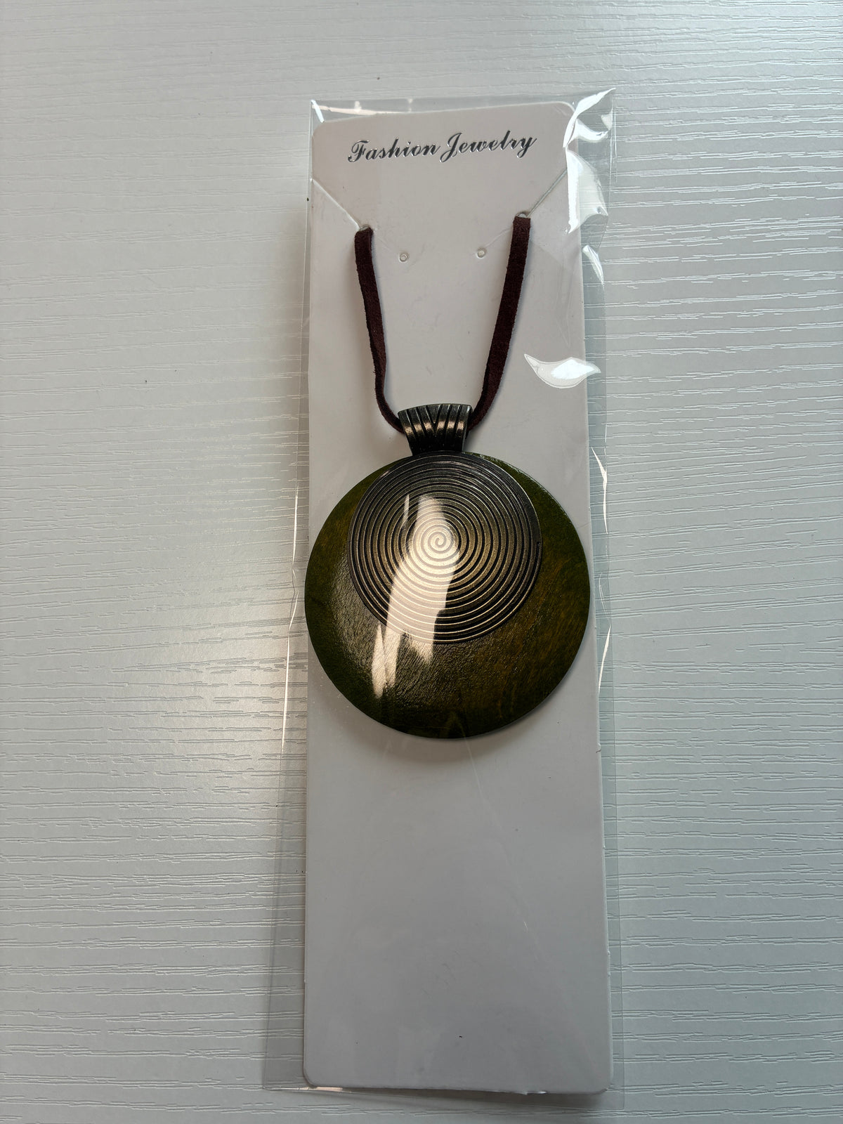 Collier long bohème à pendentif spirale vert, marron et bronze
