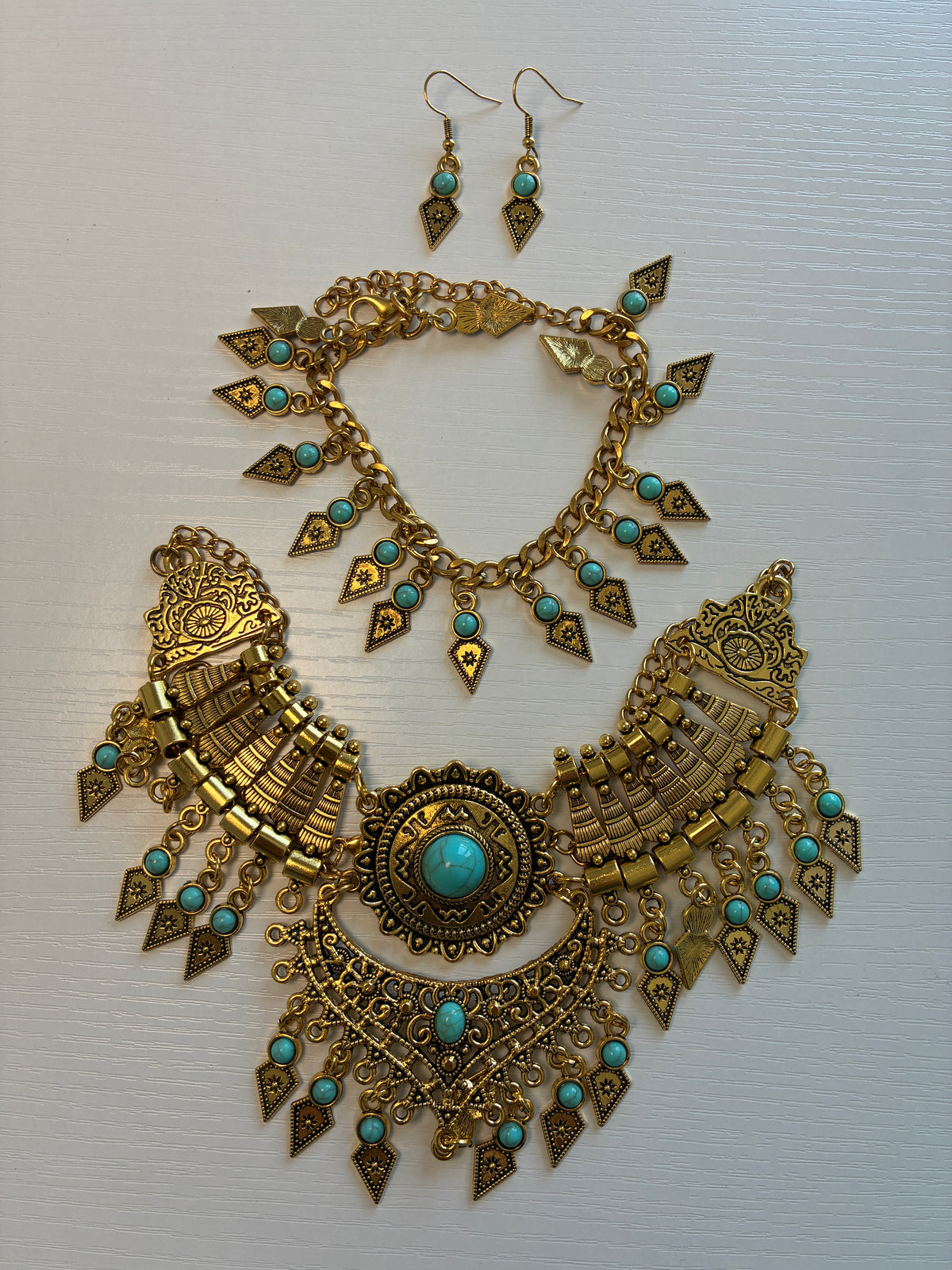 Parure bohème dorée et turquoise – Collier, bracelet et boucles d’oreilles