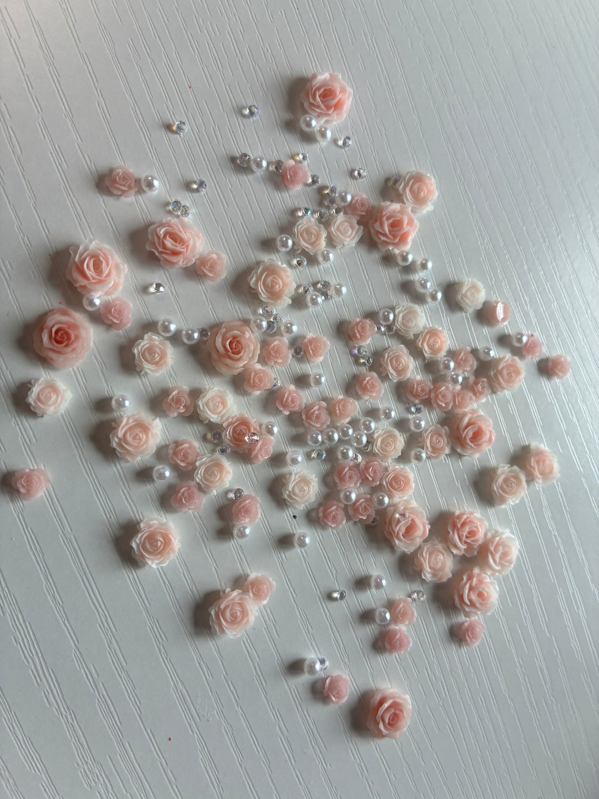 Décorations Nail Art 3D – Roses rose poudré, perles et strass