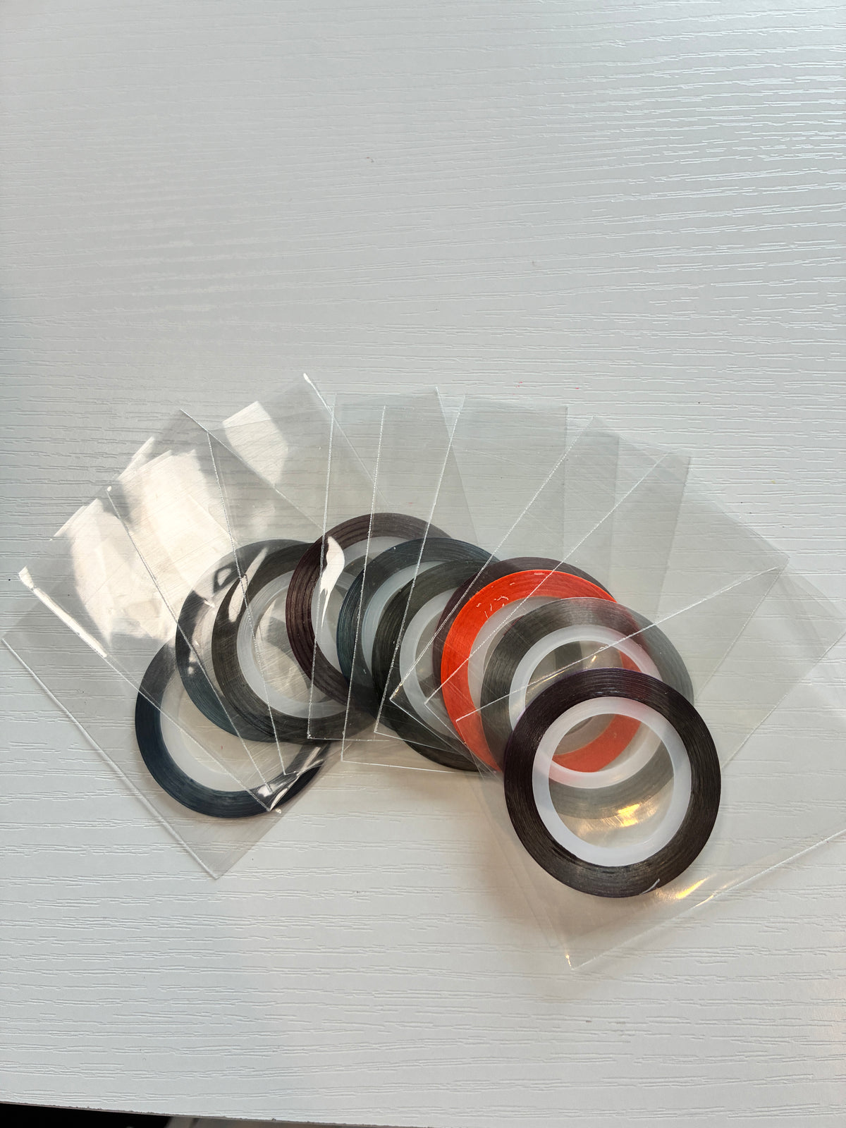 Rubans adhésifs Nail Art 1 mm – Couleurs assorties – Lot de 10