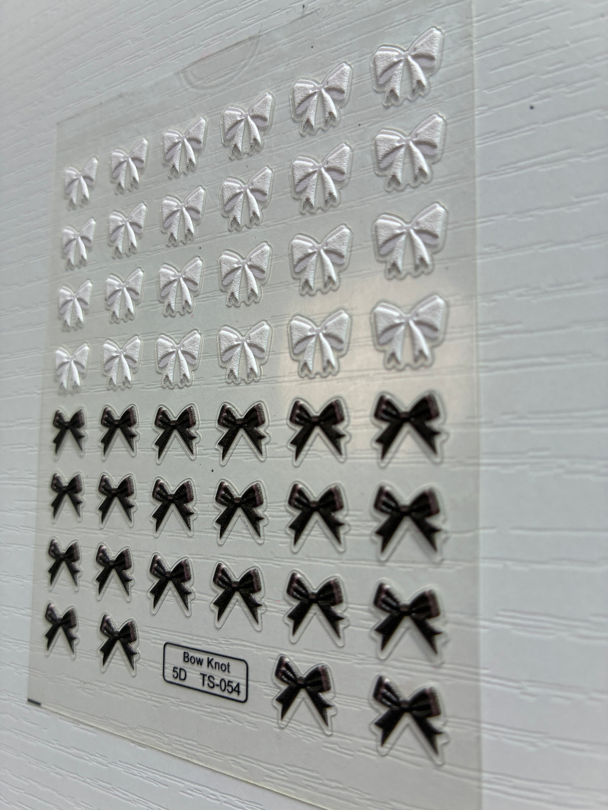 Stickers pour ongles – Nœuds blancs et noirs