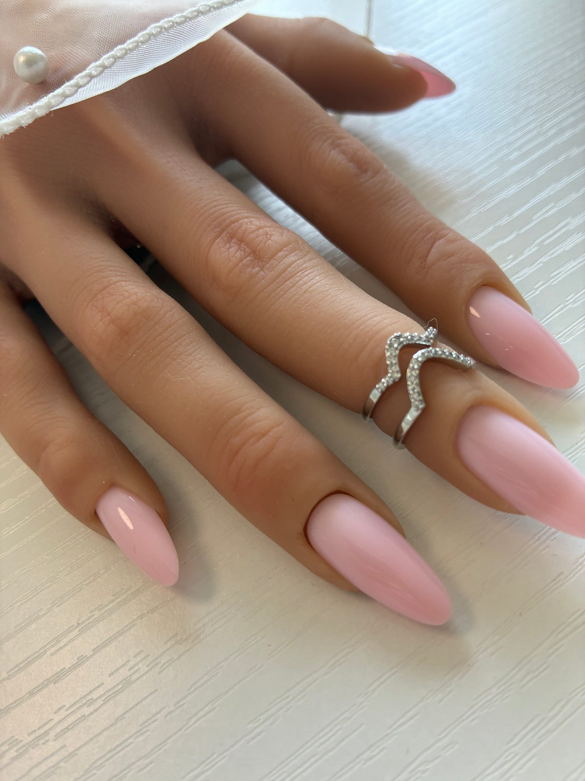 Bague d’ongle Double V argentée à strass – Ajustable
