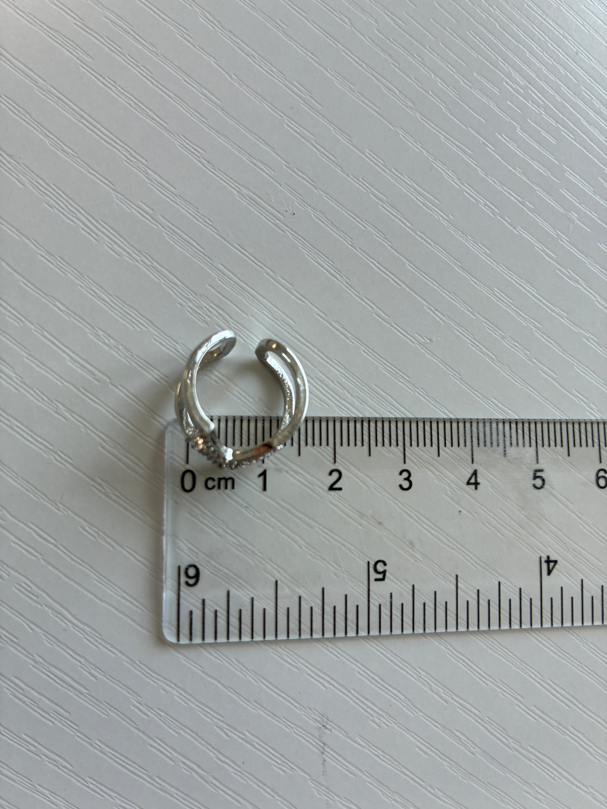 Bague d’ongle Double V argentée à strass – Ajustable