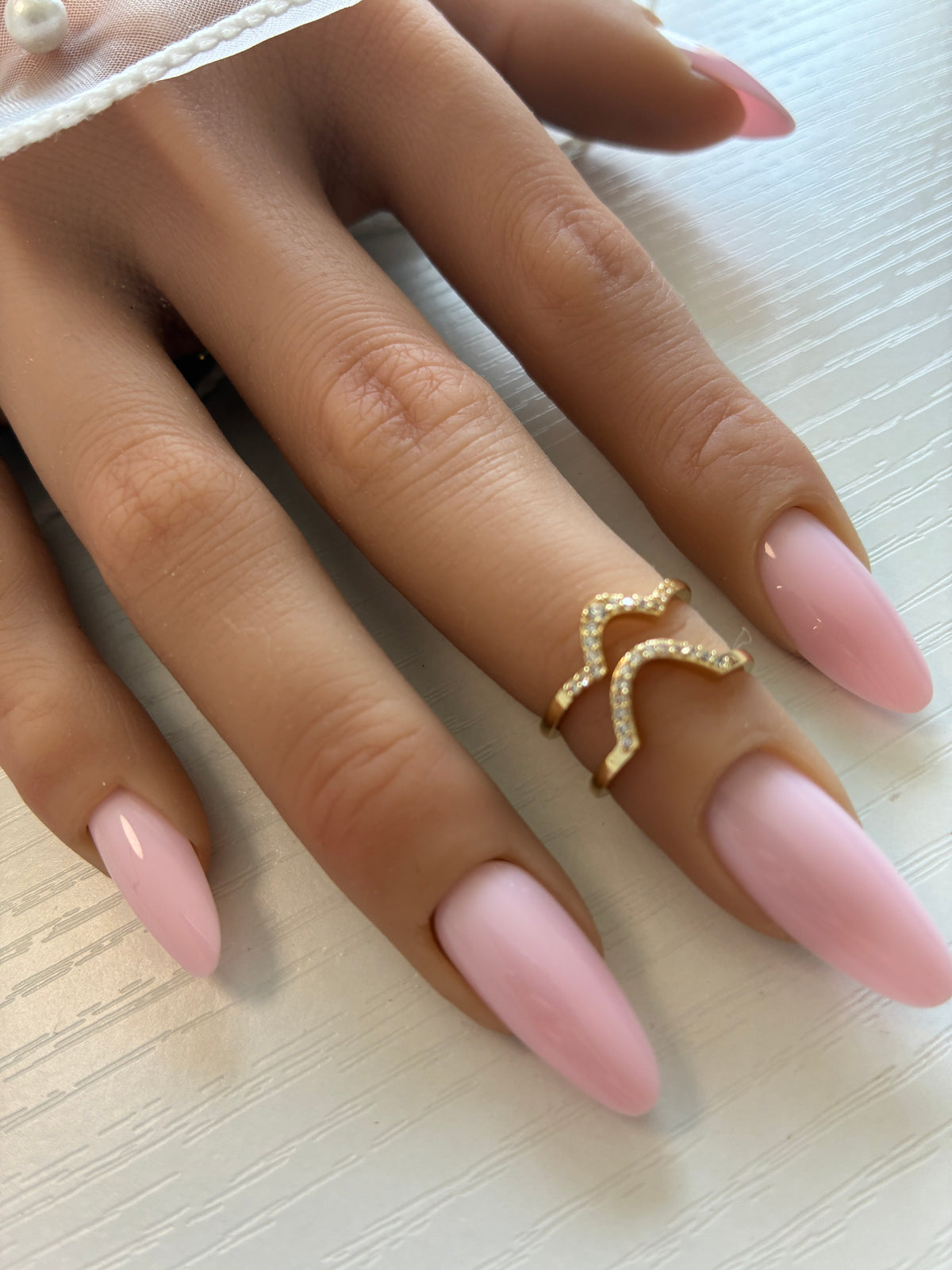 Bague d’ongle Double V dorée à strass – Ajustable