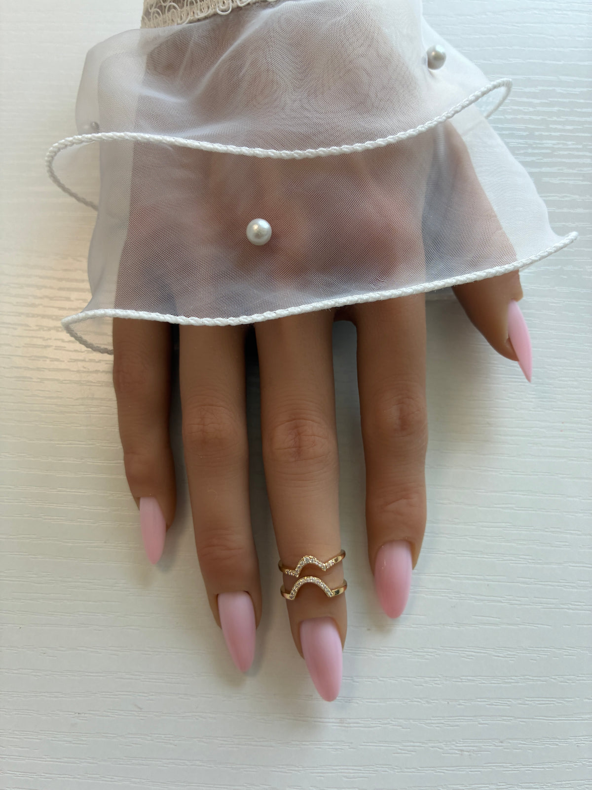 Bague d’ongle Double V dorée à strass – Ajustable