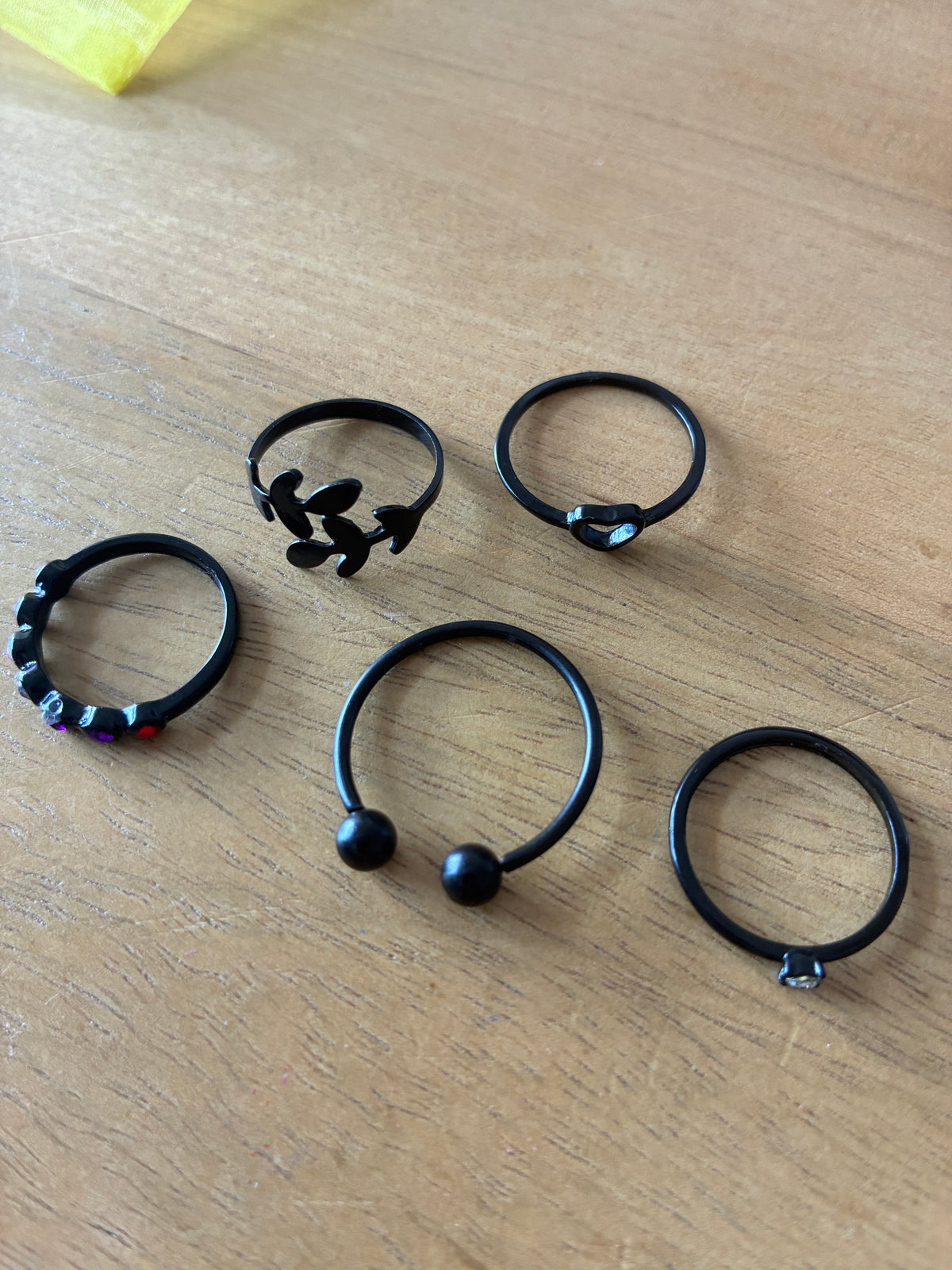 Lot Black Edition Élégance – 5 bagues noires ajustables