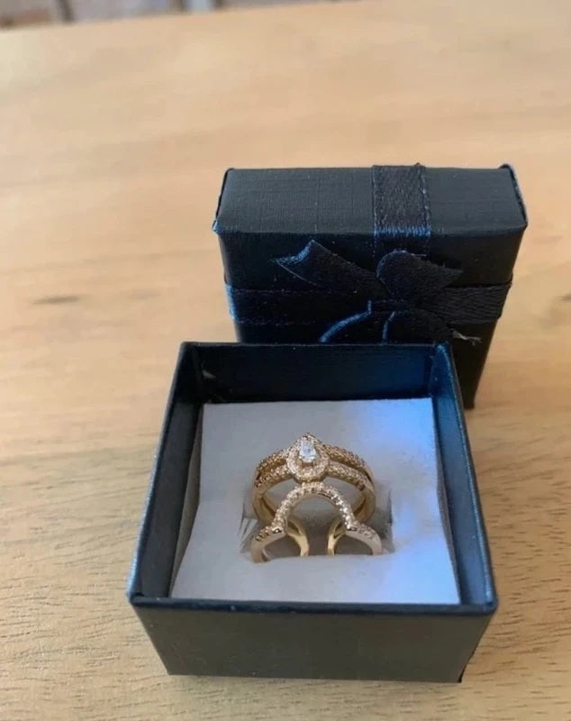 Bague bout de doigt goutte à strass dorée
