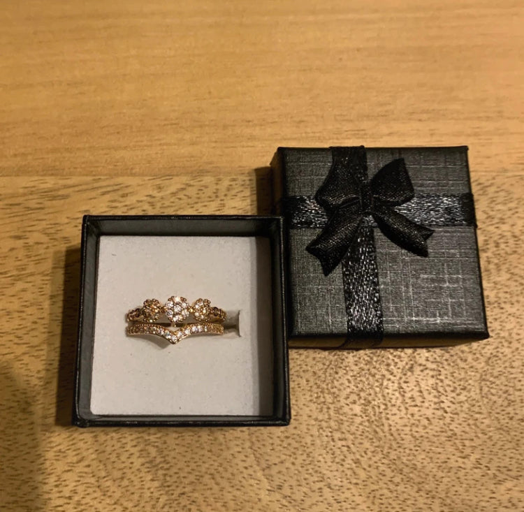 Bague couronne fleurie à strass dorée