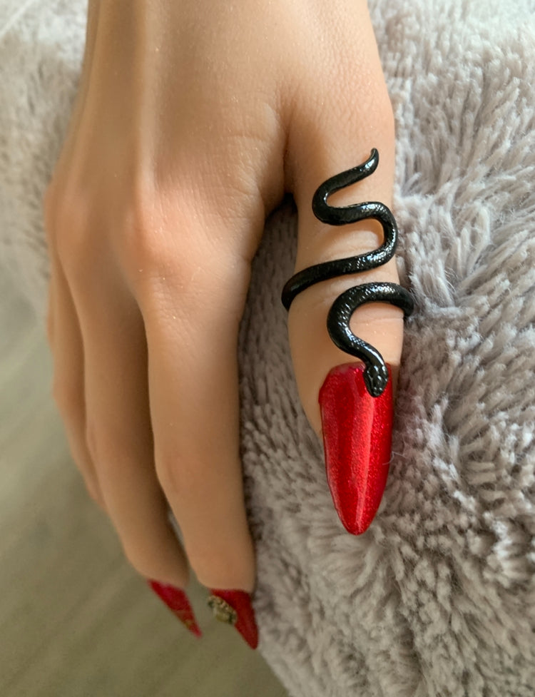 Bague Cobra royal noire à strass