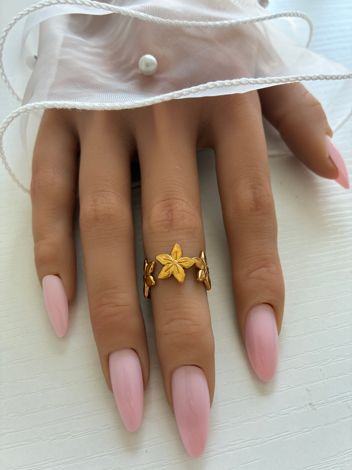 Bague Fleurs dorée ajourée – Acier inoxydable – Ajustable
