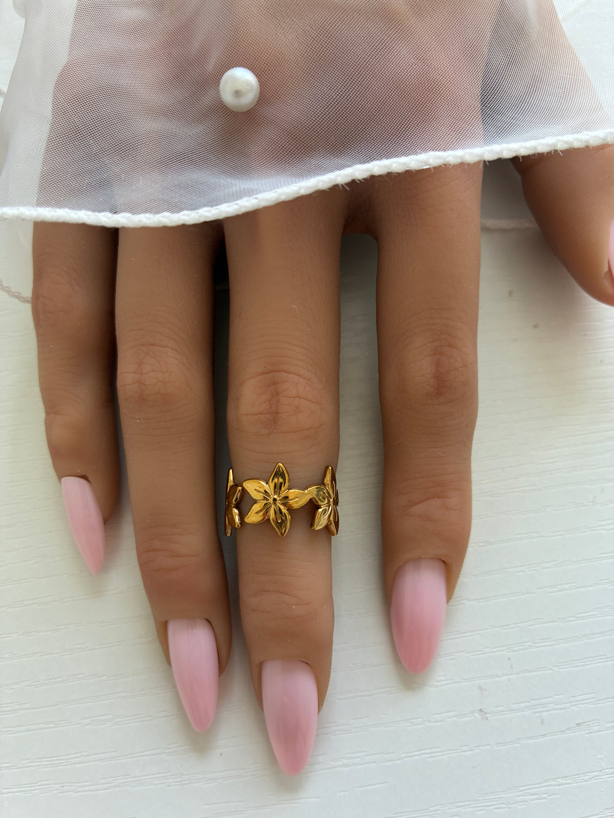 Bague Fleurs dorée ajourée – Acier inoxydable – Ajustable