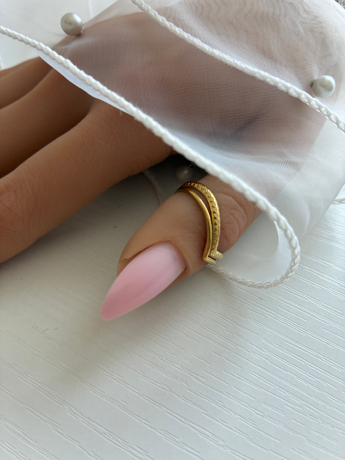 Bague Double Chevron dorée – Acier inoxydable – Ajustable