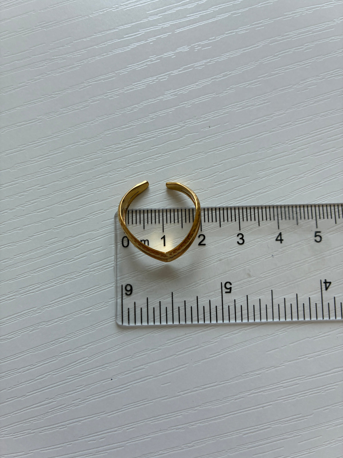 Bague Double Chevron dorée – Acier inoxydable – Ajustable