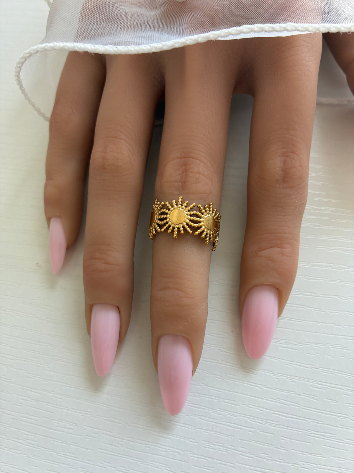 Bague Soleil dorée ajourée – Acier inoxydable – Ajustable