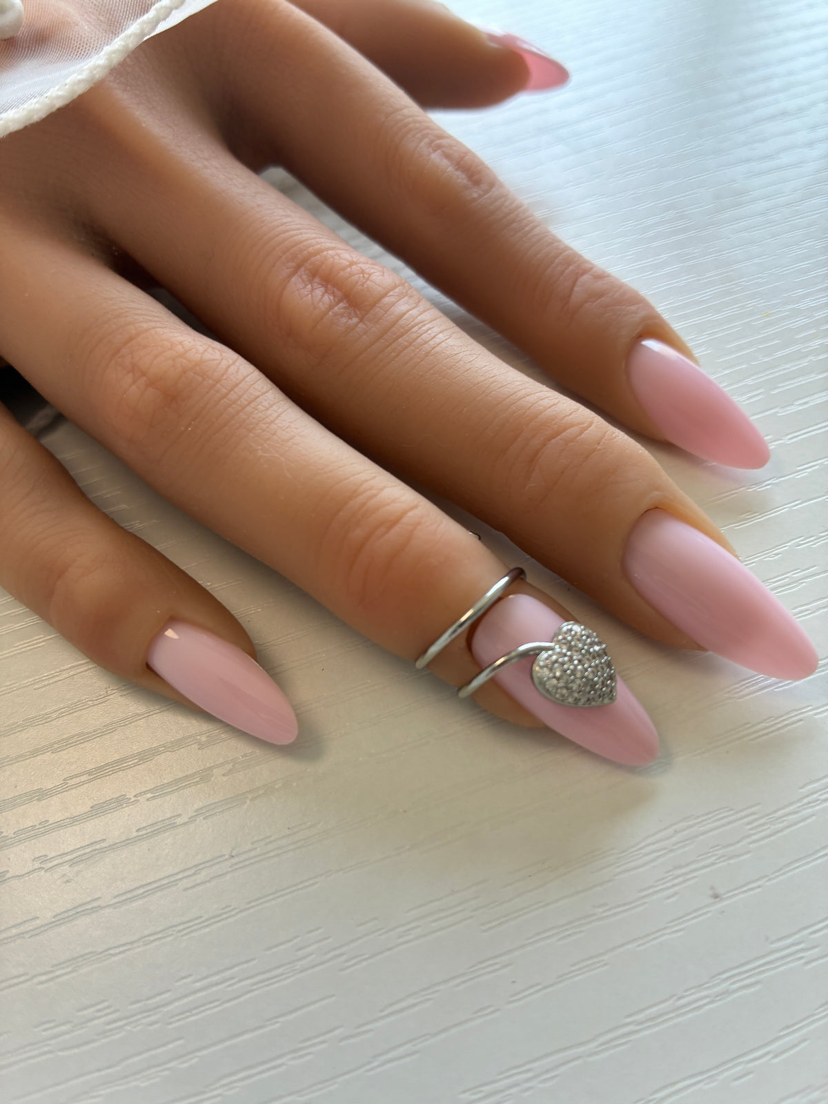 Bague d’ongle Cœur argentée à strass – Ajustable