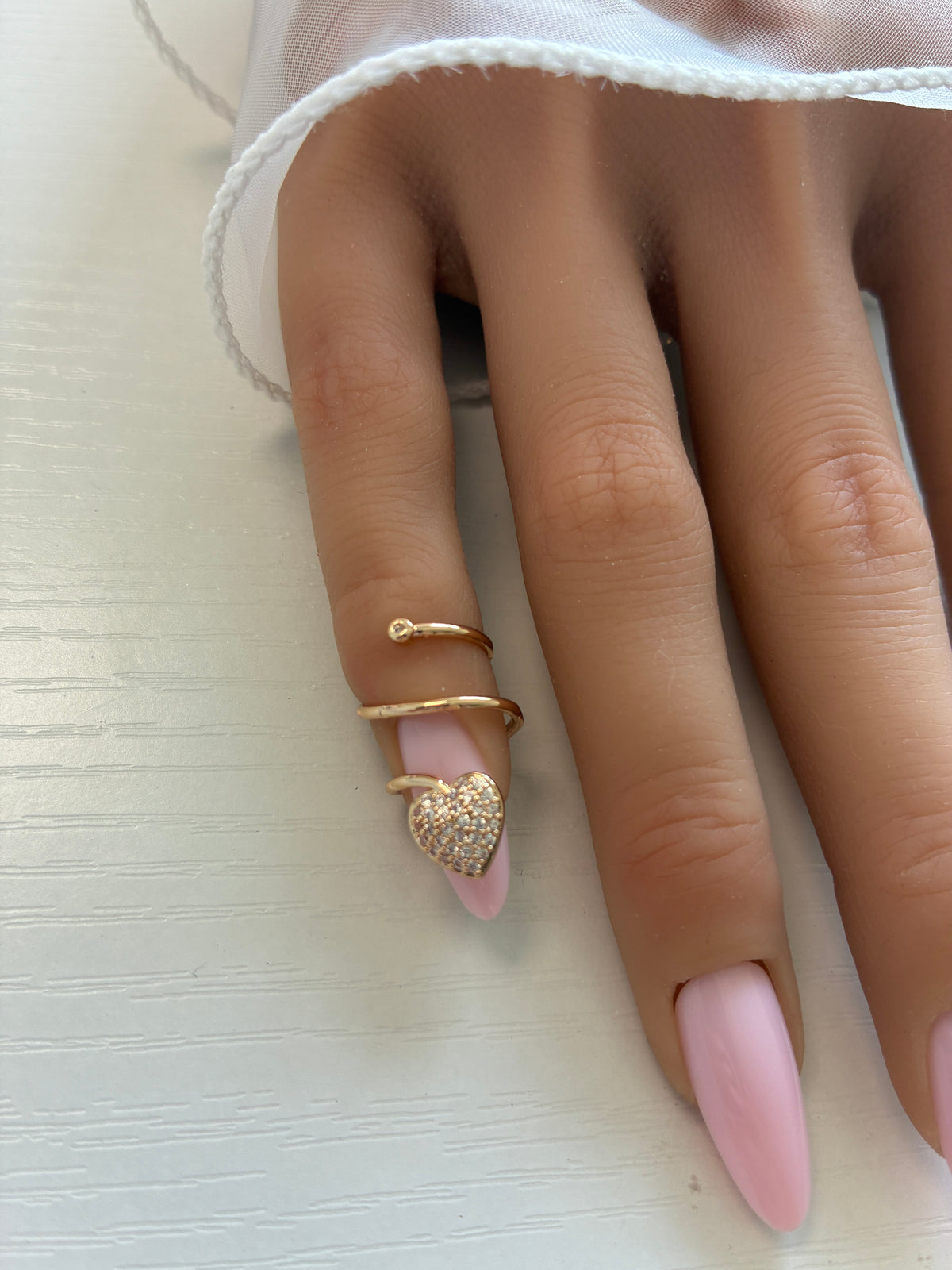 Bague d’ongle Cœur dorée à strass – Ajustable