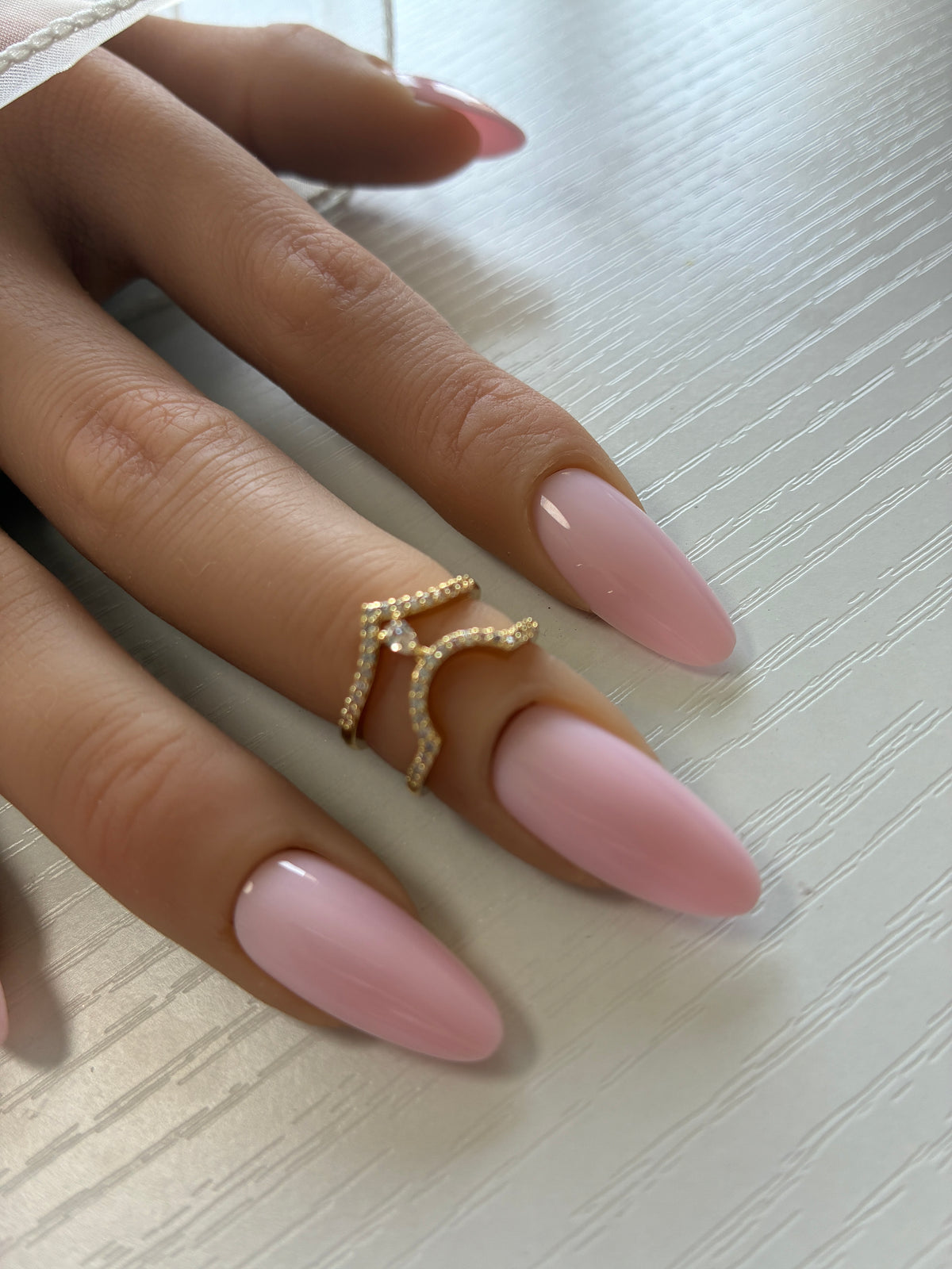 Bague d’ongle Double V Dorée à strass & goutte – Ajustable