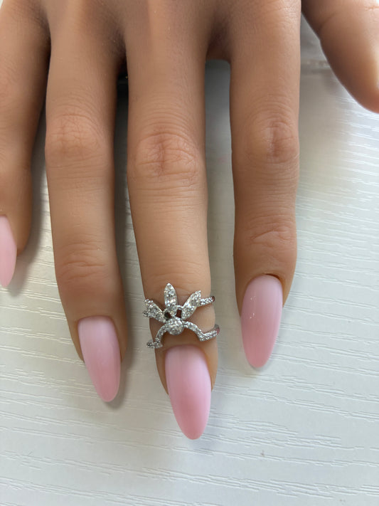 Bague d’ongle Fleur argentée à strass – Ajustable