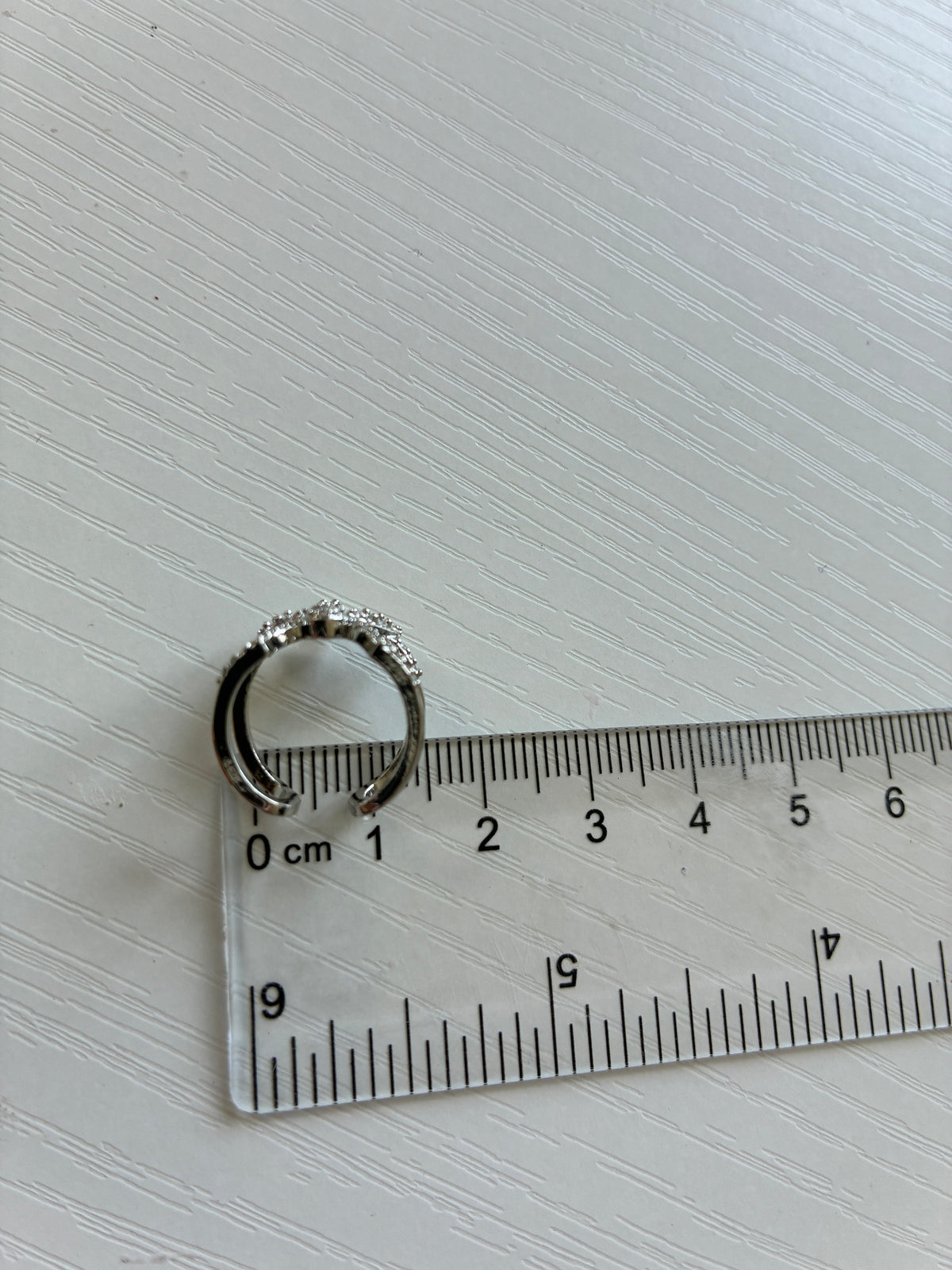 Bague d’ongle Fleur argentée à strass – Ajustable