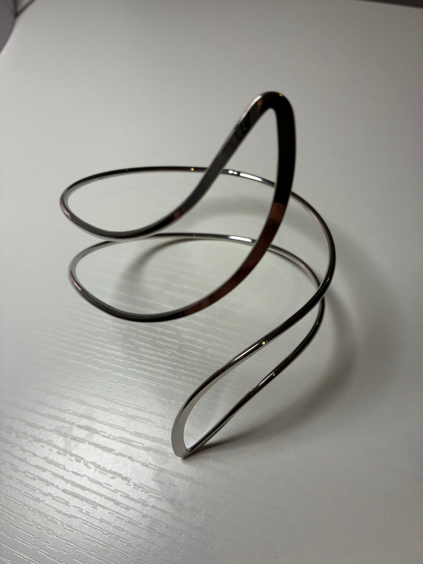 Bracelet de bras ondulé – Argenté