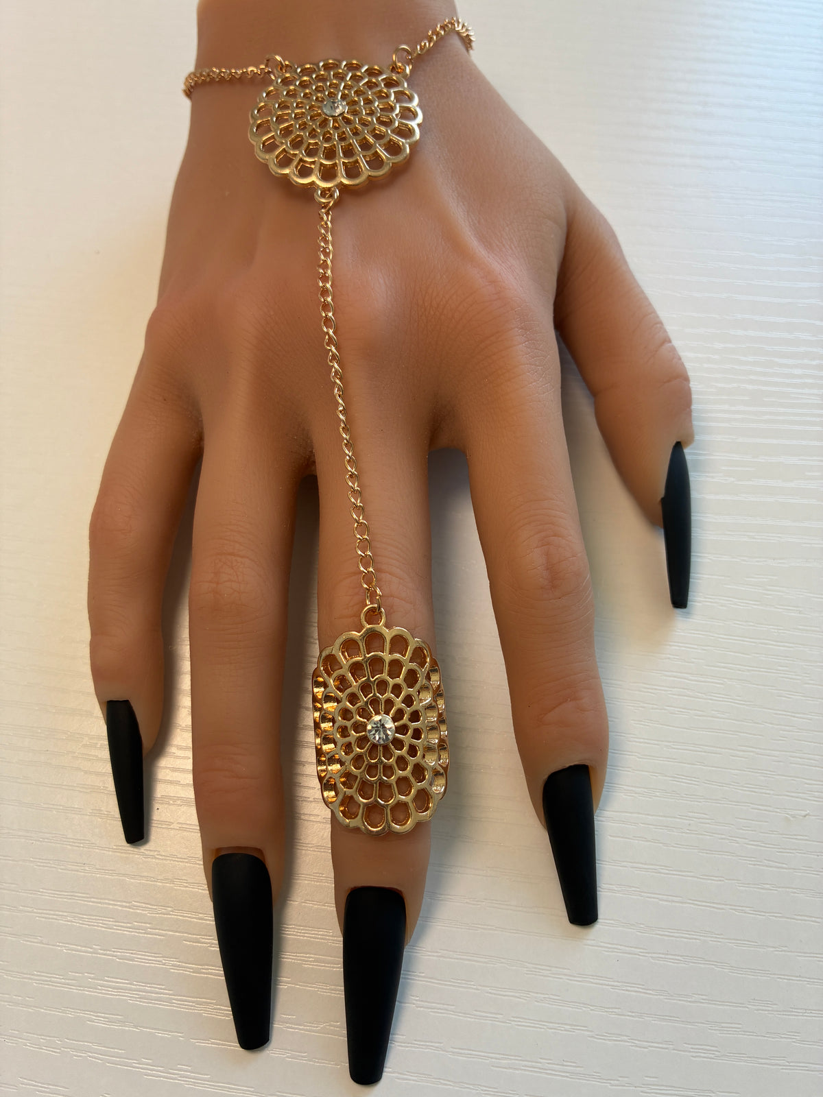Bracelet-bague floral doré – Bijou de main