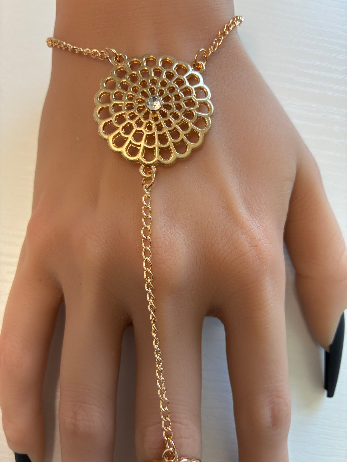 Bracelet-bague floral doré – Bijou de main