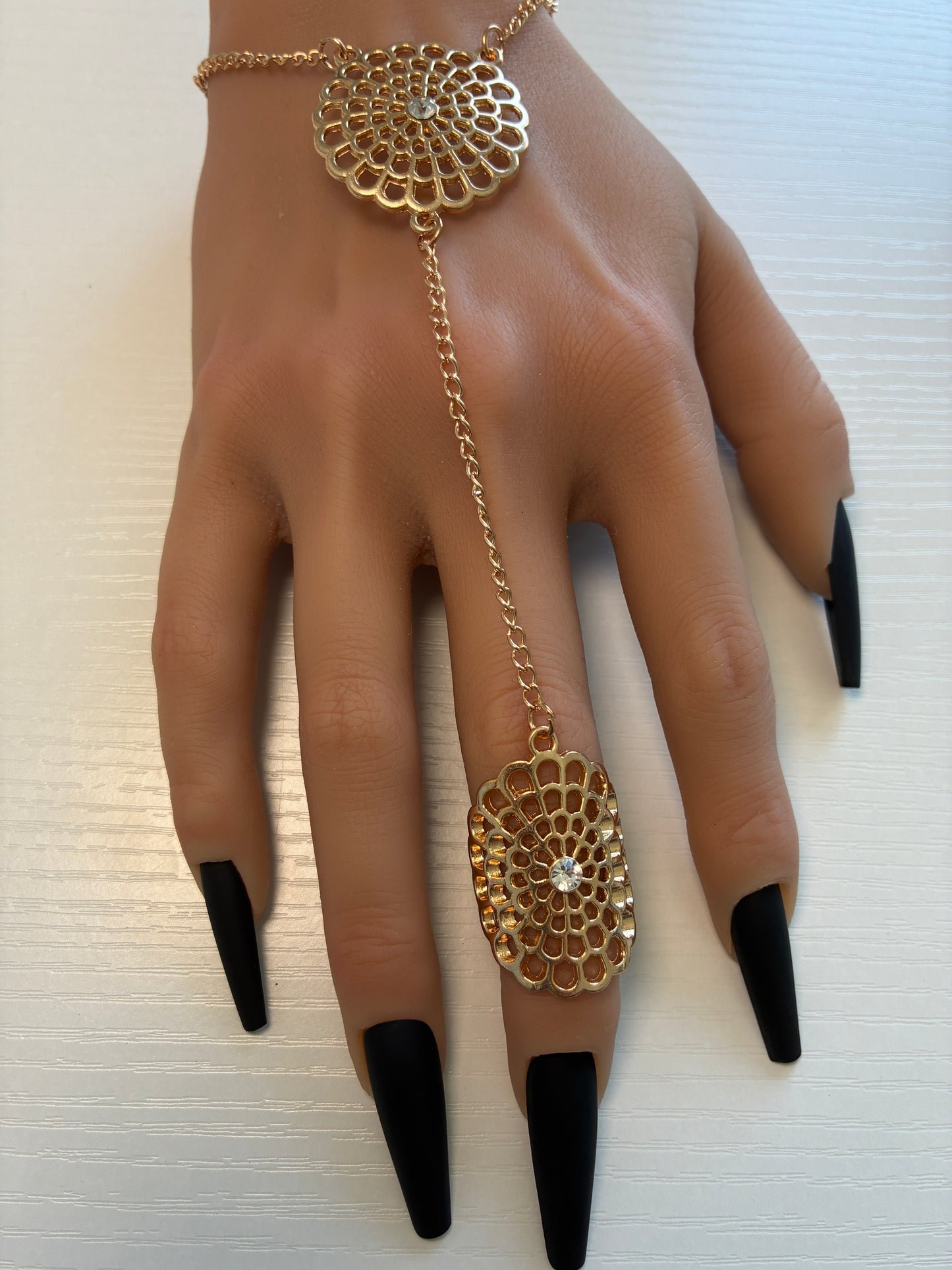 Bracelet-bague floral doré – Bijou de main