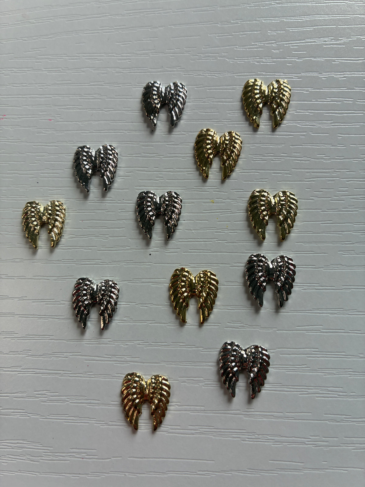 Bijoux d'ongles 3D – Ailes d'ange dorées et argentées – Lot de 12