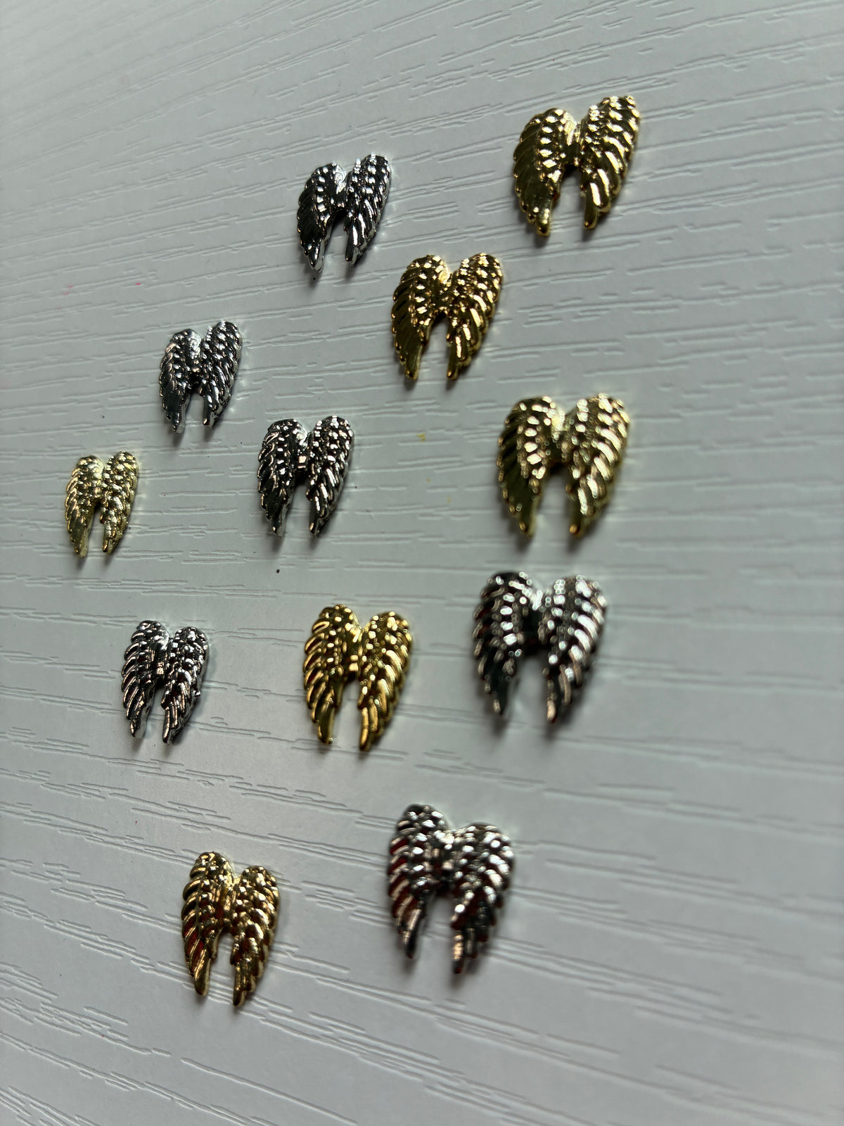 Bijoux d'ongles 3D – Ailes d'ange dorées et argentées – Lot de 12