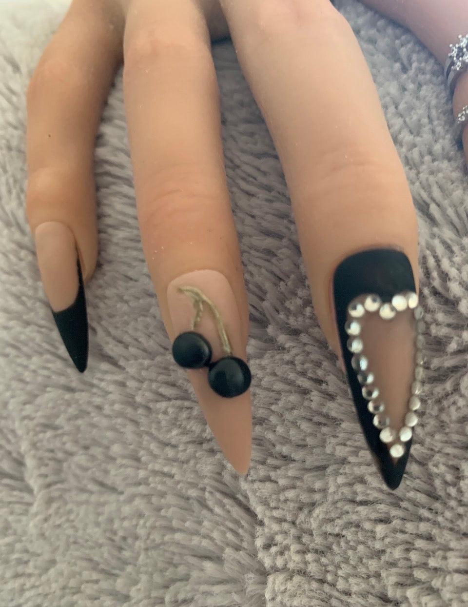 Black Cherry Kiss – Stiletto L