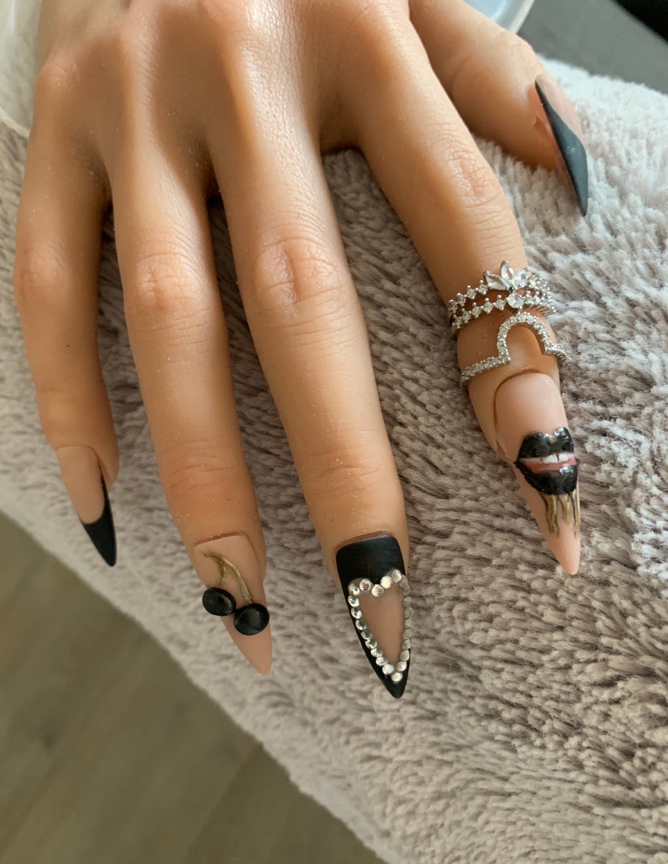 Black Cherry Kiss – Stiletto L