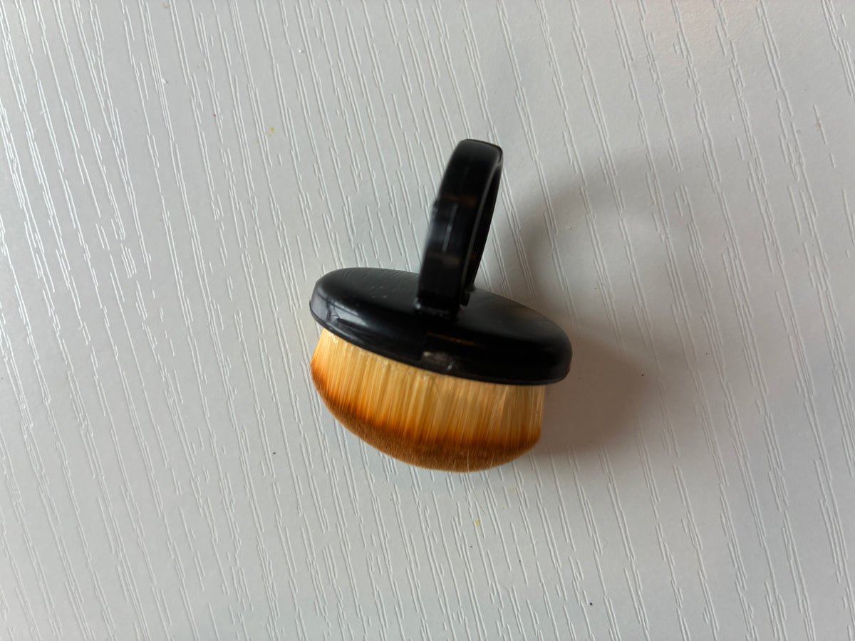 Brosse à ongles à porter au doigt – Poils souples