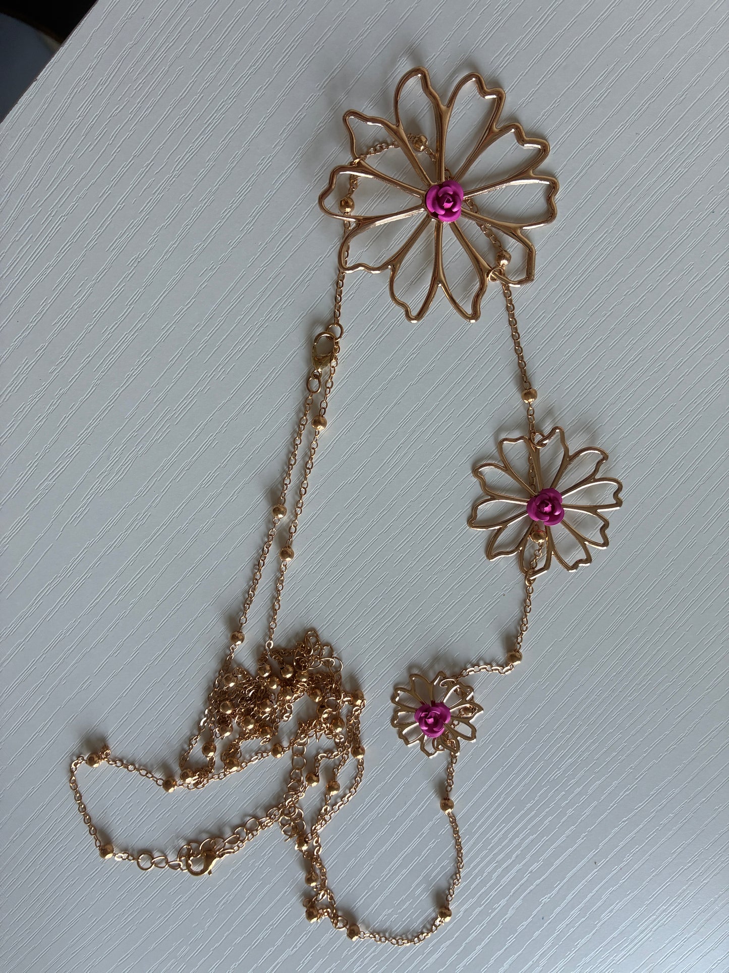 Collier de dos doré fleurs strass