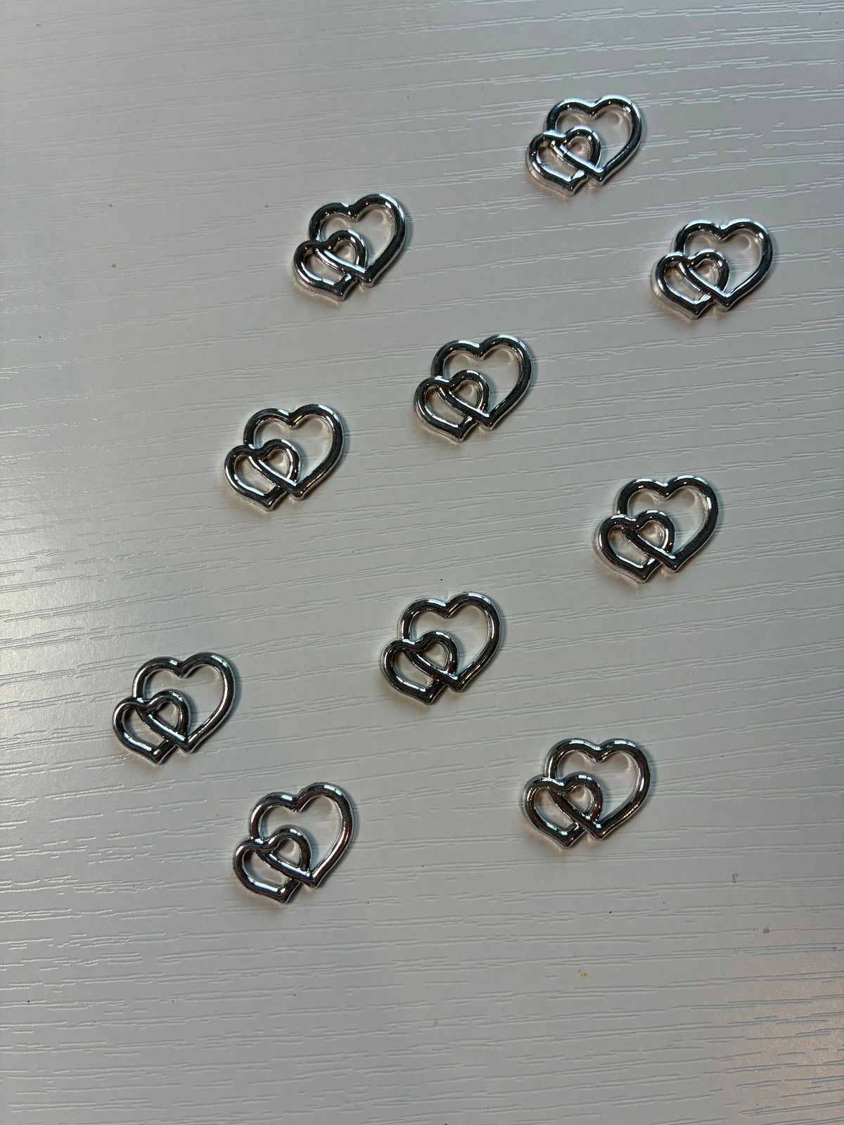 Charms doubles cœurs argentés – Lot de 10 – Nail Art & décoration