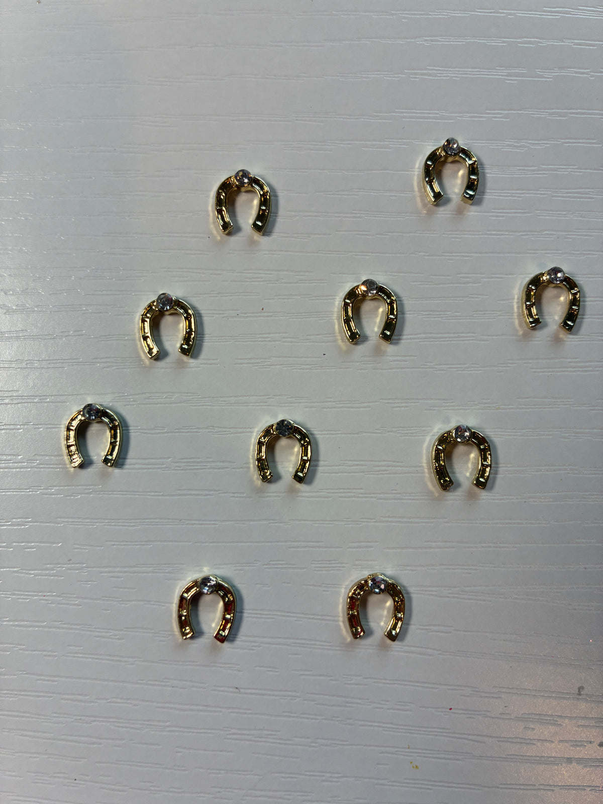 Charms fer à cheval dorés avec strass – Lot de 10 – Nail Art & décoration