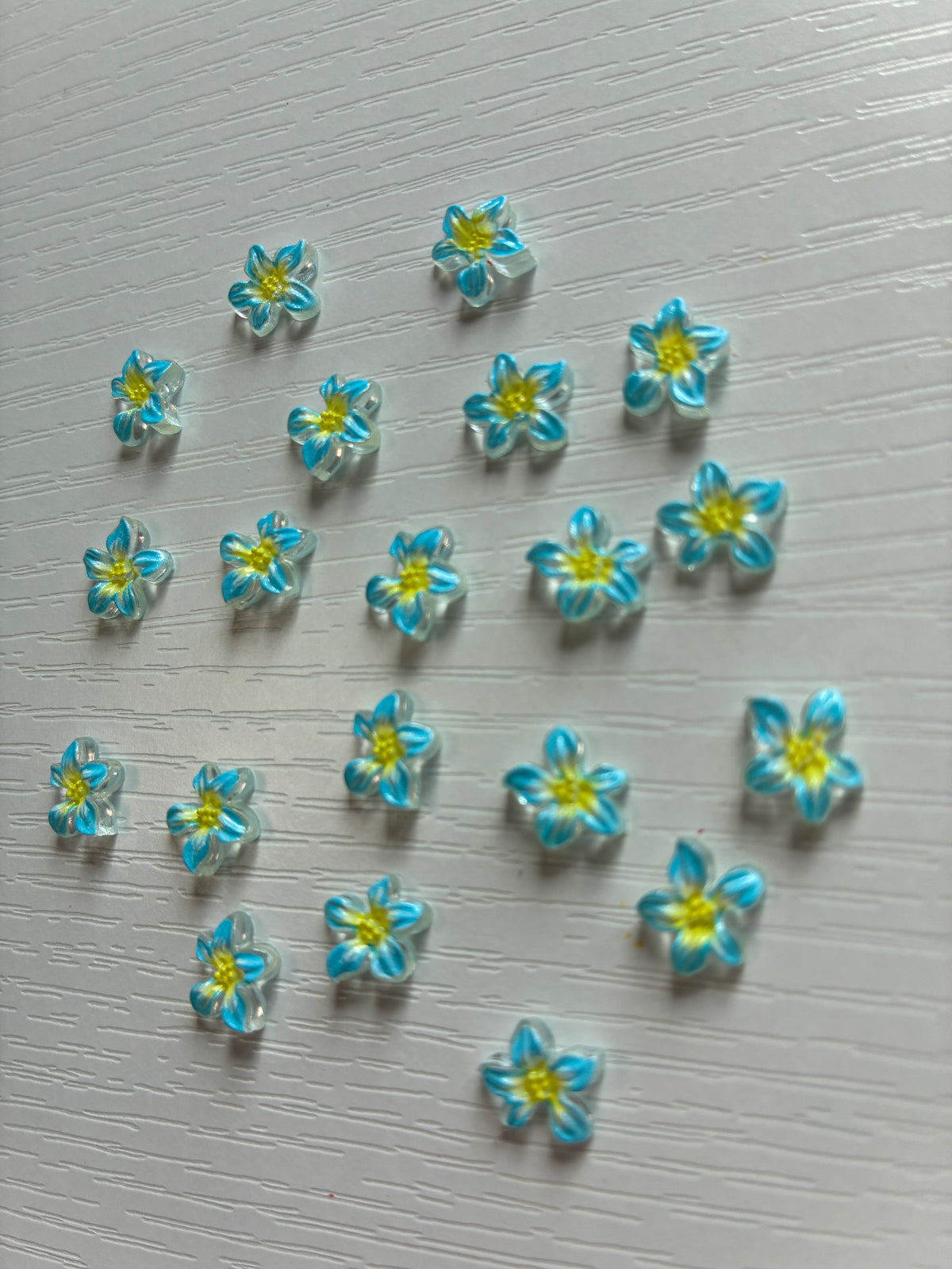 Fleurs 3D bleu turquoise et jaune – Lot de 20