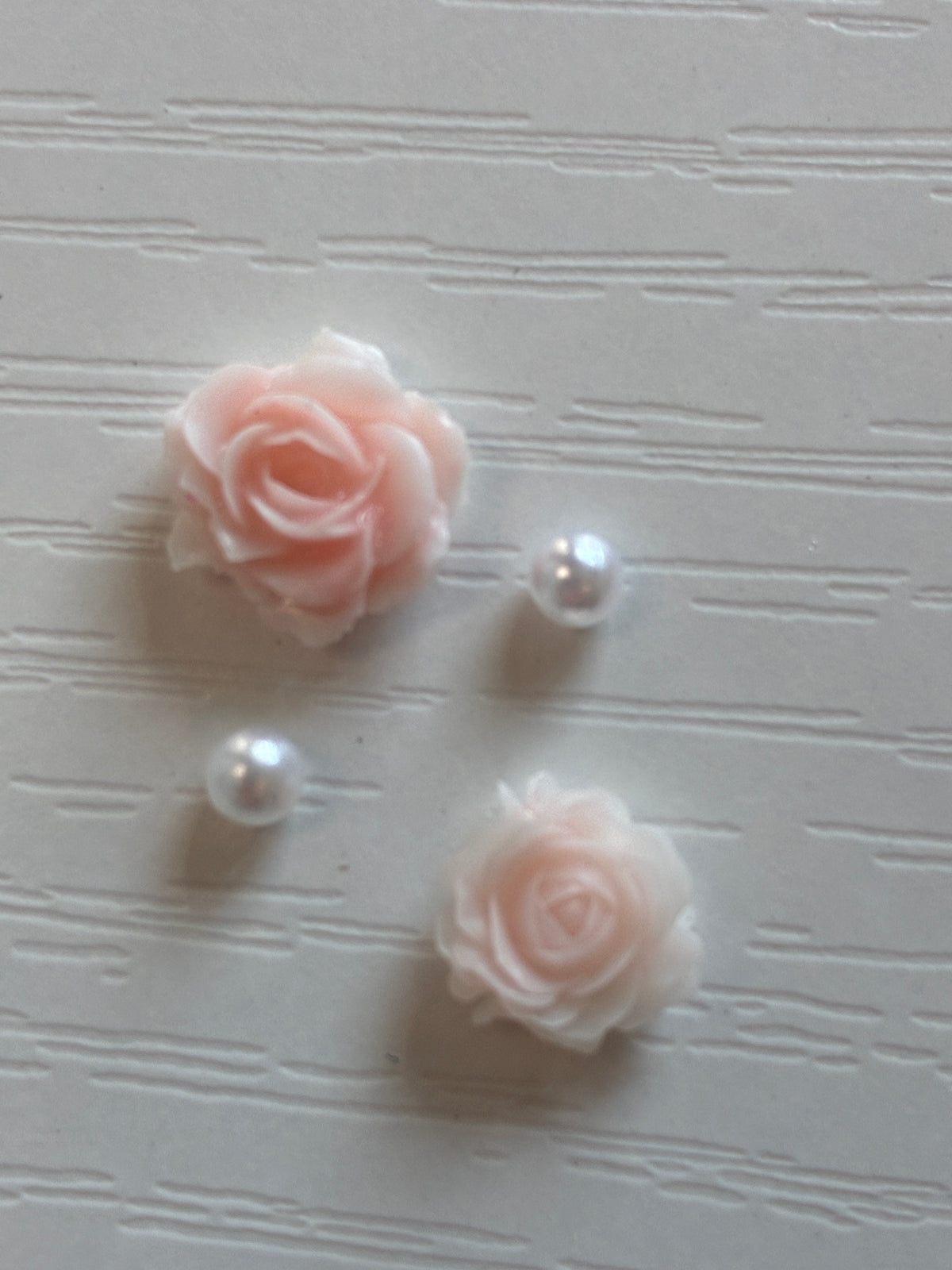 Décorations Nail Art 3D – Roses rose poudré, perles et strass
