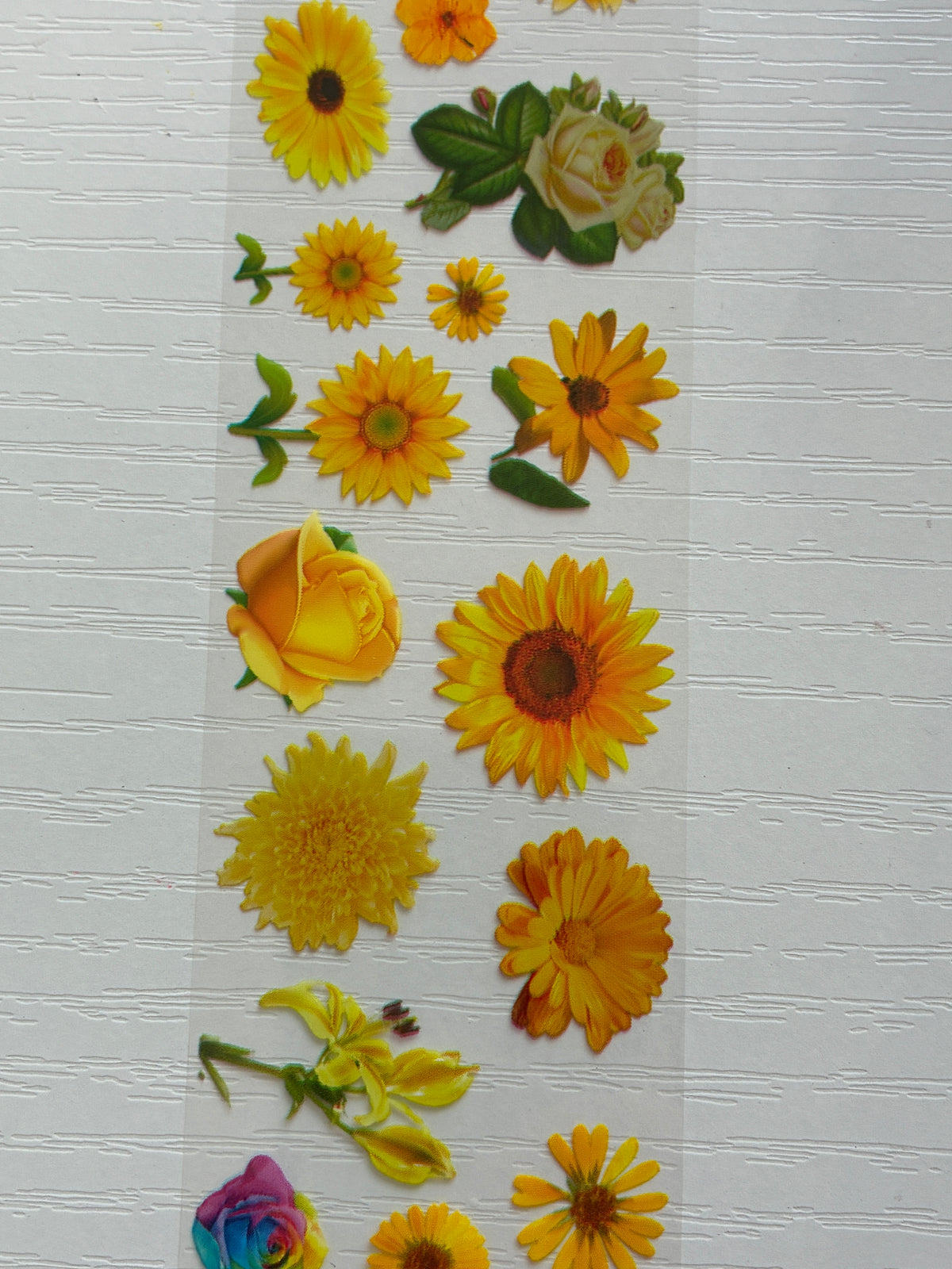 Foil Nail Art – Tournesols et fleurs ensoleillées