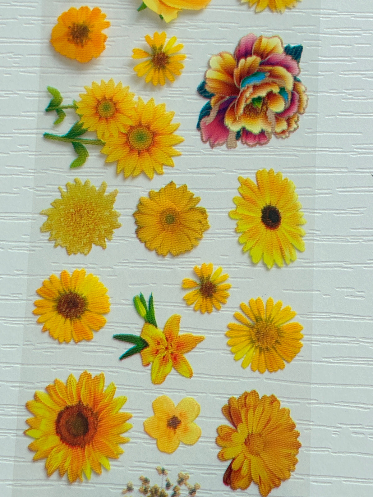Foil Nail Art – Tournesols et fleurs ensoleillées