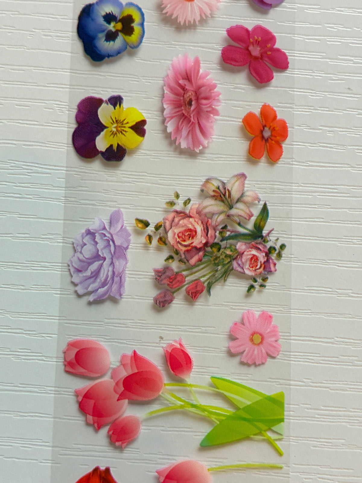 Foil Nail Art – Roses, pensées et fleurs multicolores