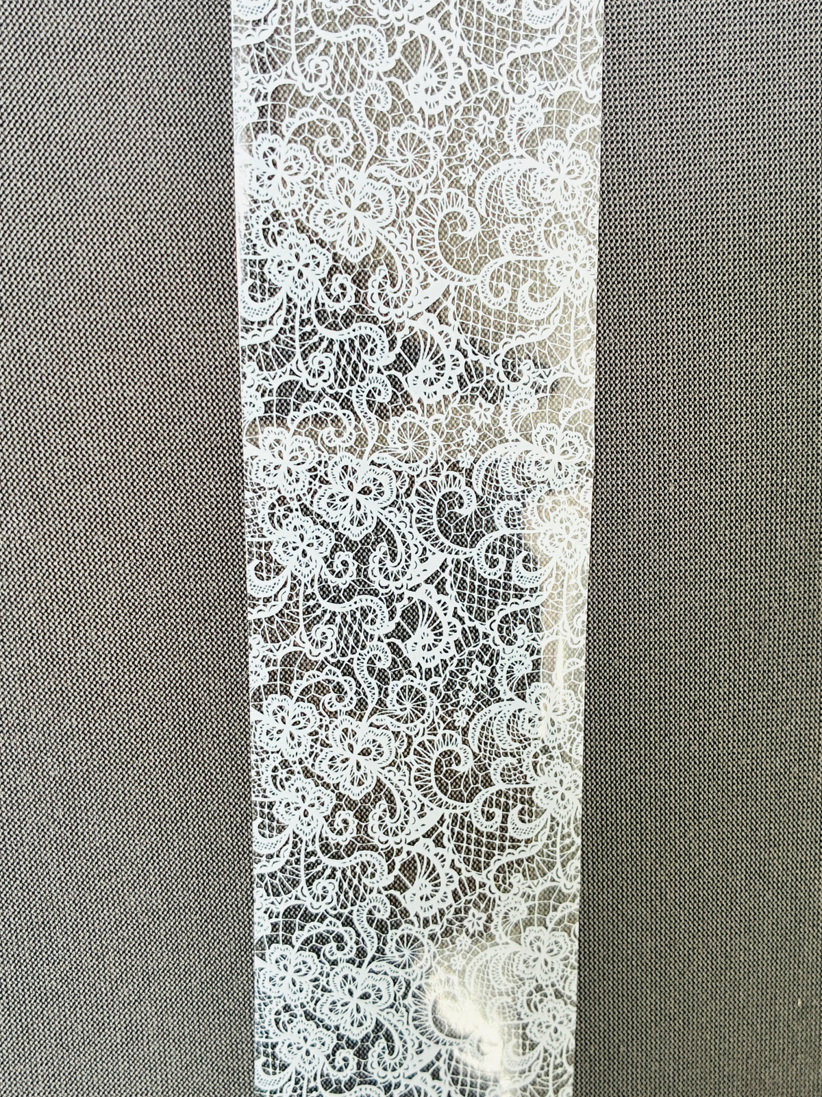 Foil Nail Art – Dentelle blanche fleurie et arabesques – 1 mètre