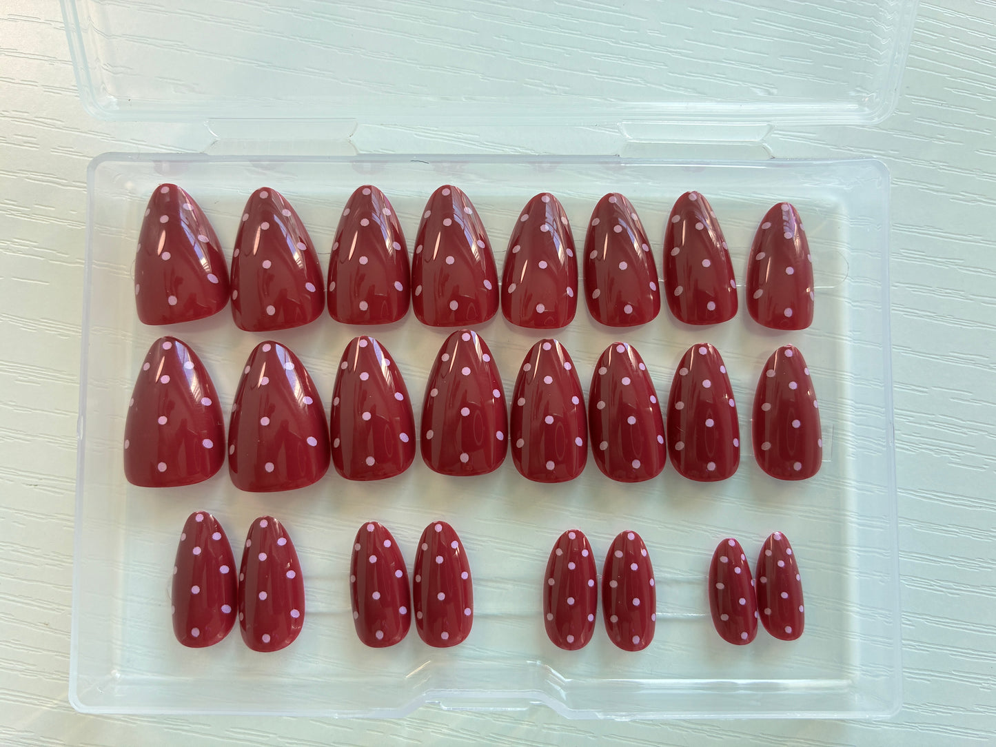 Les Essentiels – Kit découverte 24 capsules– Plumetis Cassis – Amande M