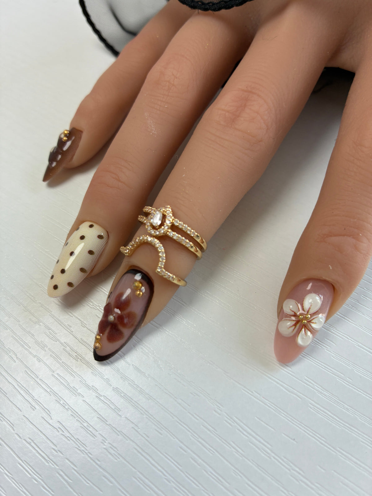 Jardin Moka – Kit Press-On Nails 10 capsules – Nude, chocolat & fleurs